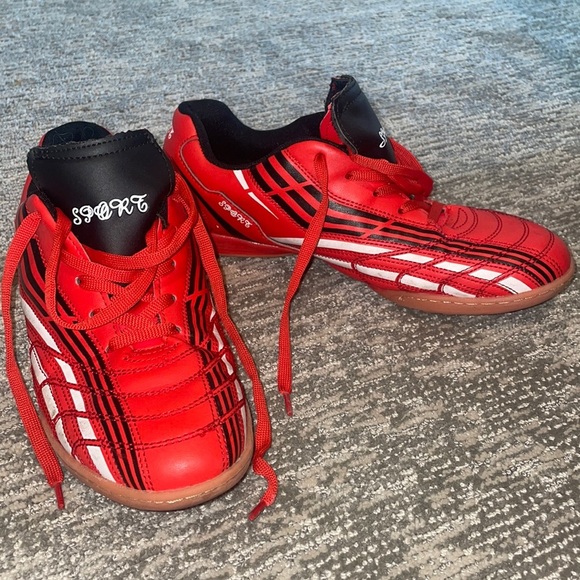 Men’s soccer shoes - Picture 1 of 3